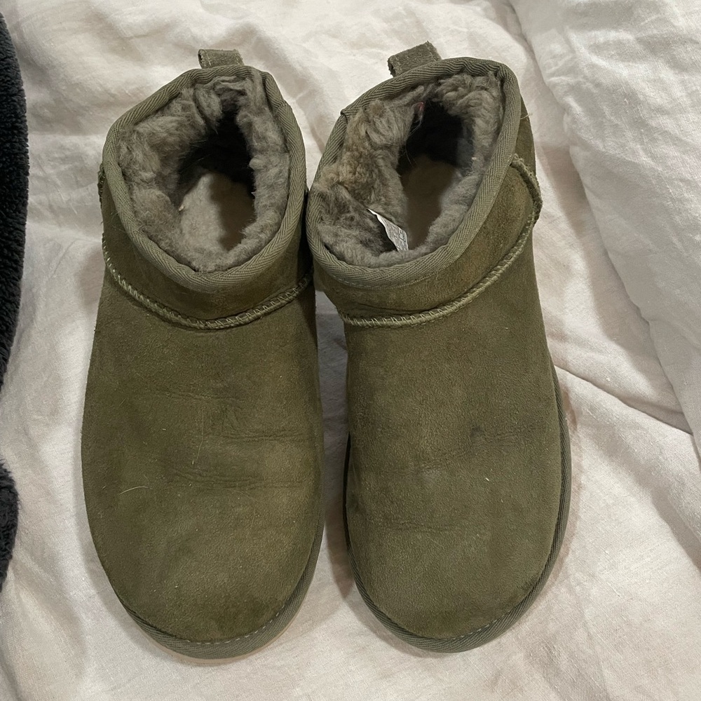 UGG ultra mini forest green size 8